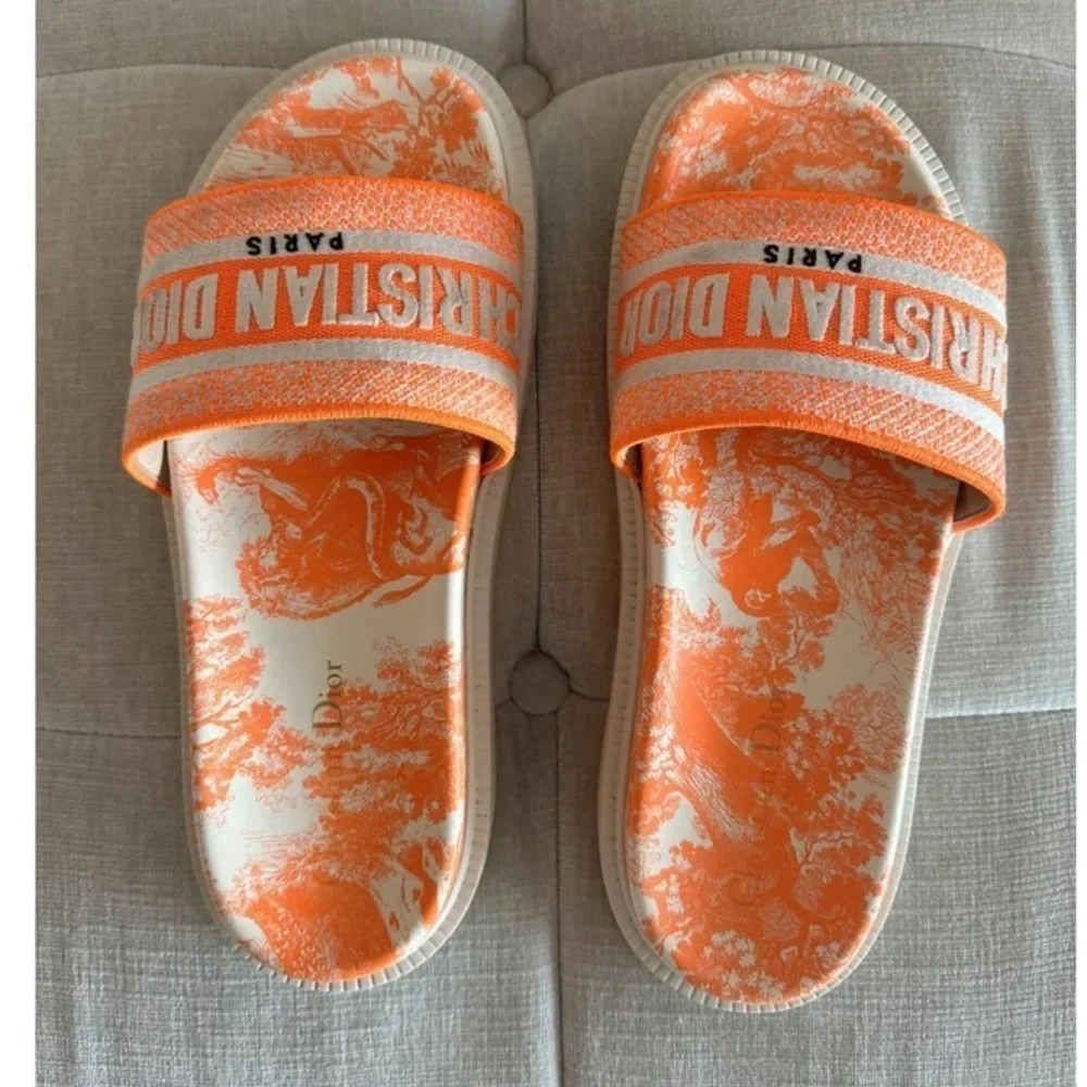 Dway slide in orange